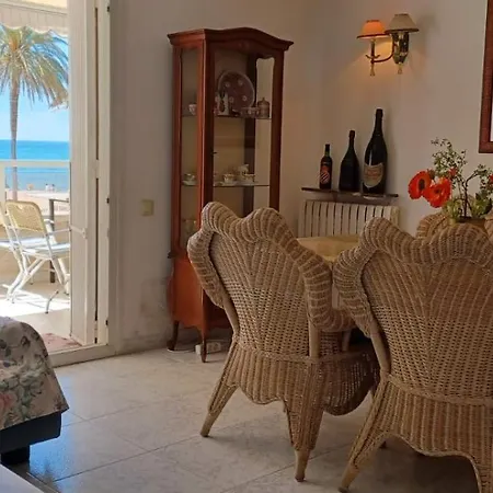 Frente Al Mar Lluis Apartment